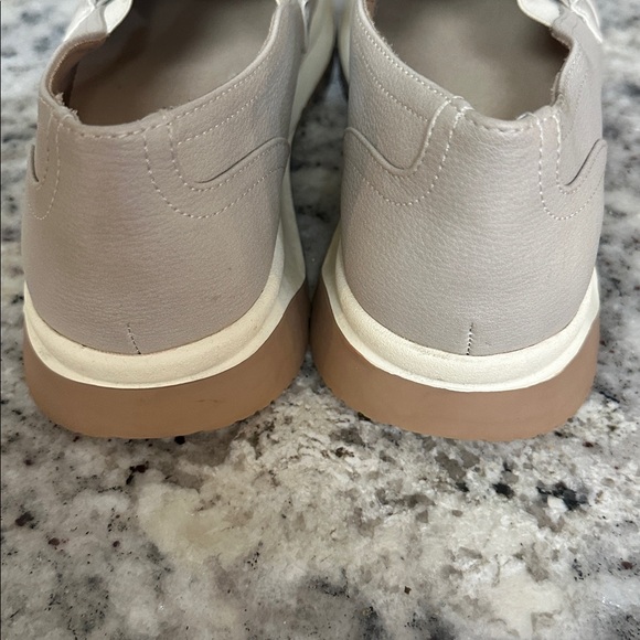 Women's yellow box Cream/taupe Slip-On Shoes with Chain Detail - Picture 3 of 8